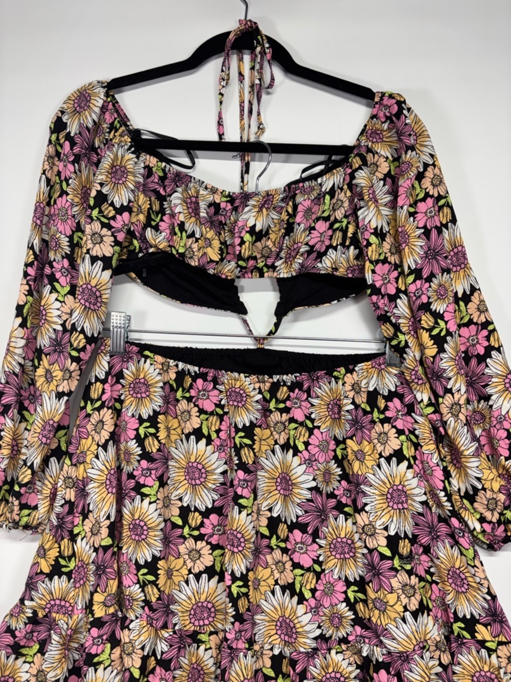 ✨Forever 21 Black Floral Cutout Mini Dress Strappy Halter Neck Line Size S - Picture 6 of 13
